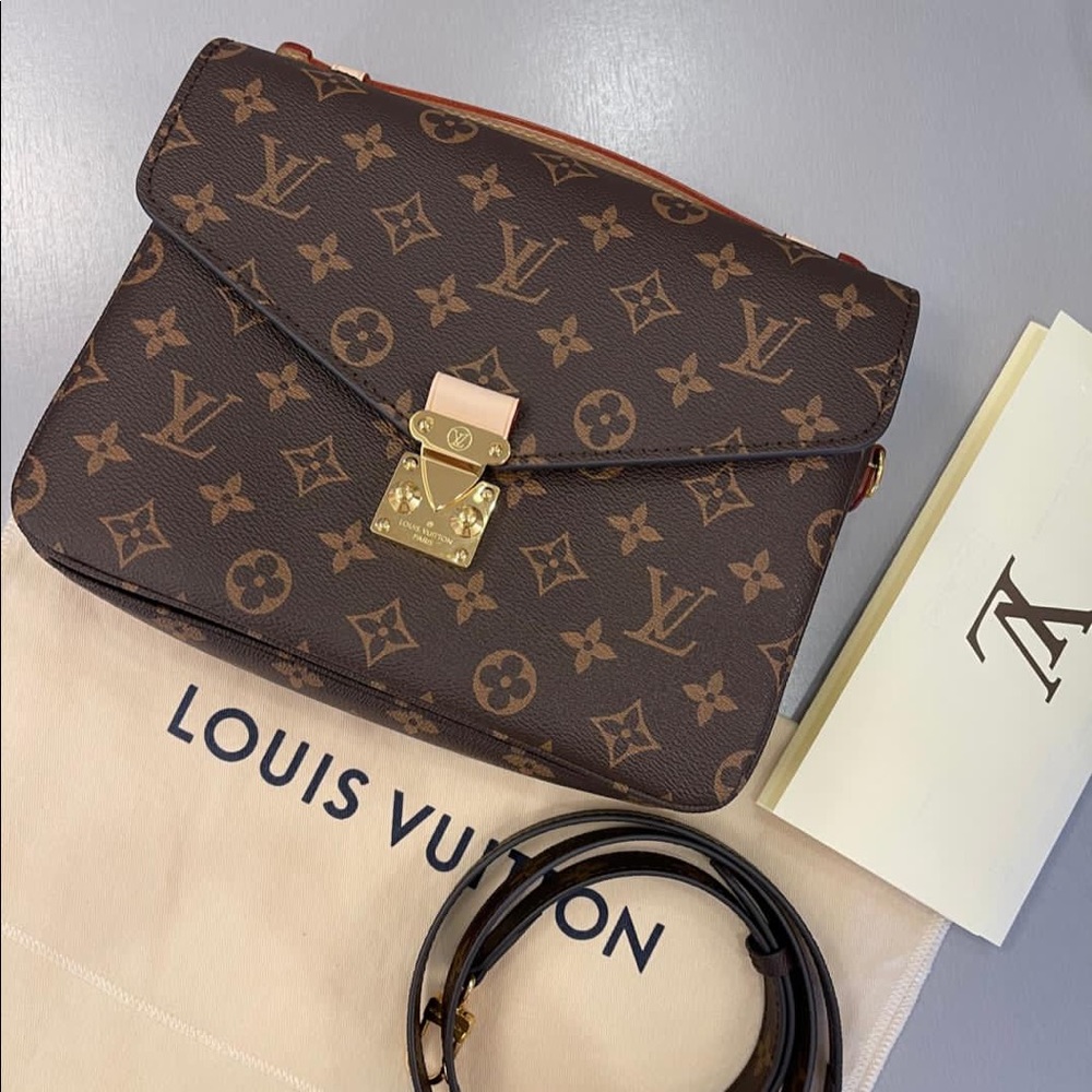 Louis Vuitton Pochette Métis in Monogram